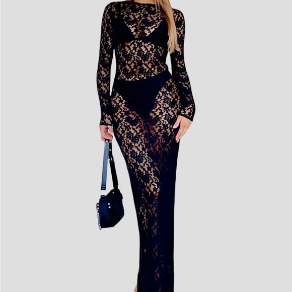 Dresses & Skirts - 🌺🌺Elegant Black Lace Dress it is said XL but will be good for small